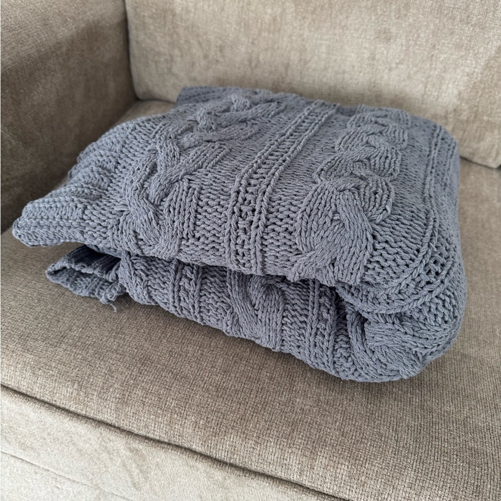 68”x56” chunky knit blanket